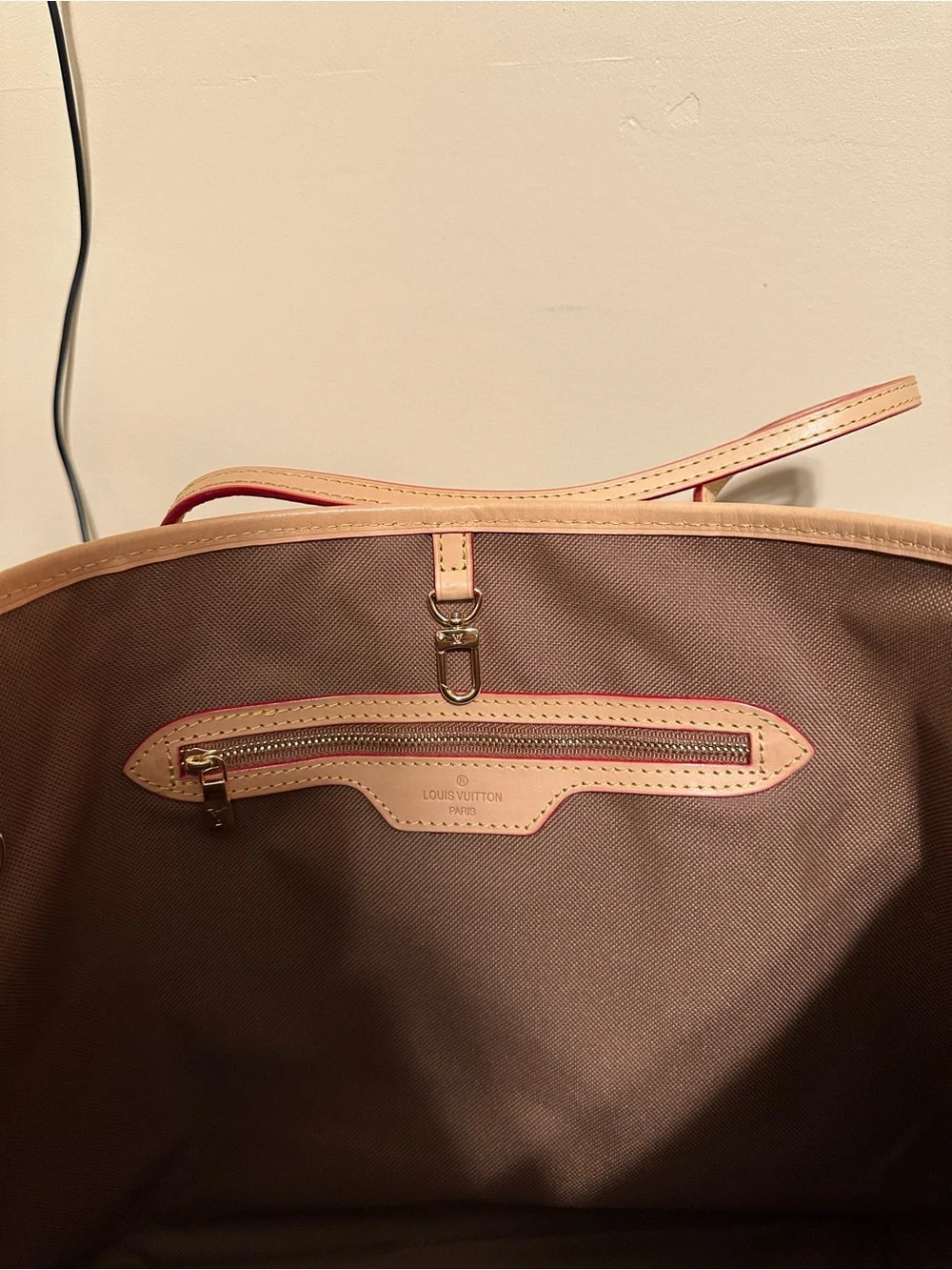 White color full tote